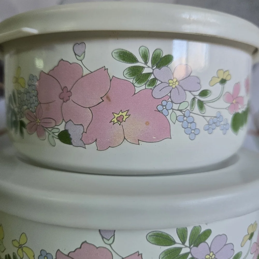 KOBË BOWLS | Vintage Enamelware Nesting Bowls in Floral 3-pc Set - Picture 6 of 16